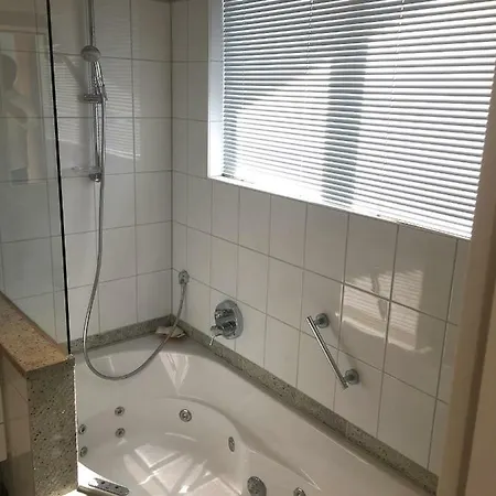 Lichtdurchfluteter Wohntraum Auf Hoechstem Niveau In - Moitzfeld *